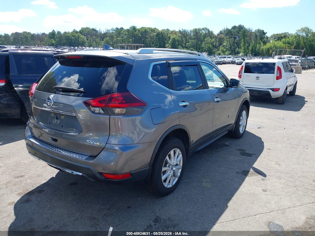 2019 NISSAN ROGUE SV · 4/11