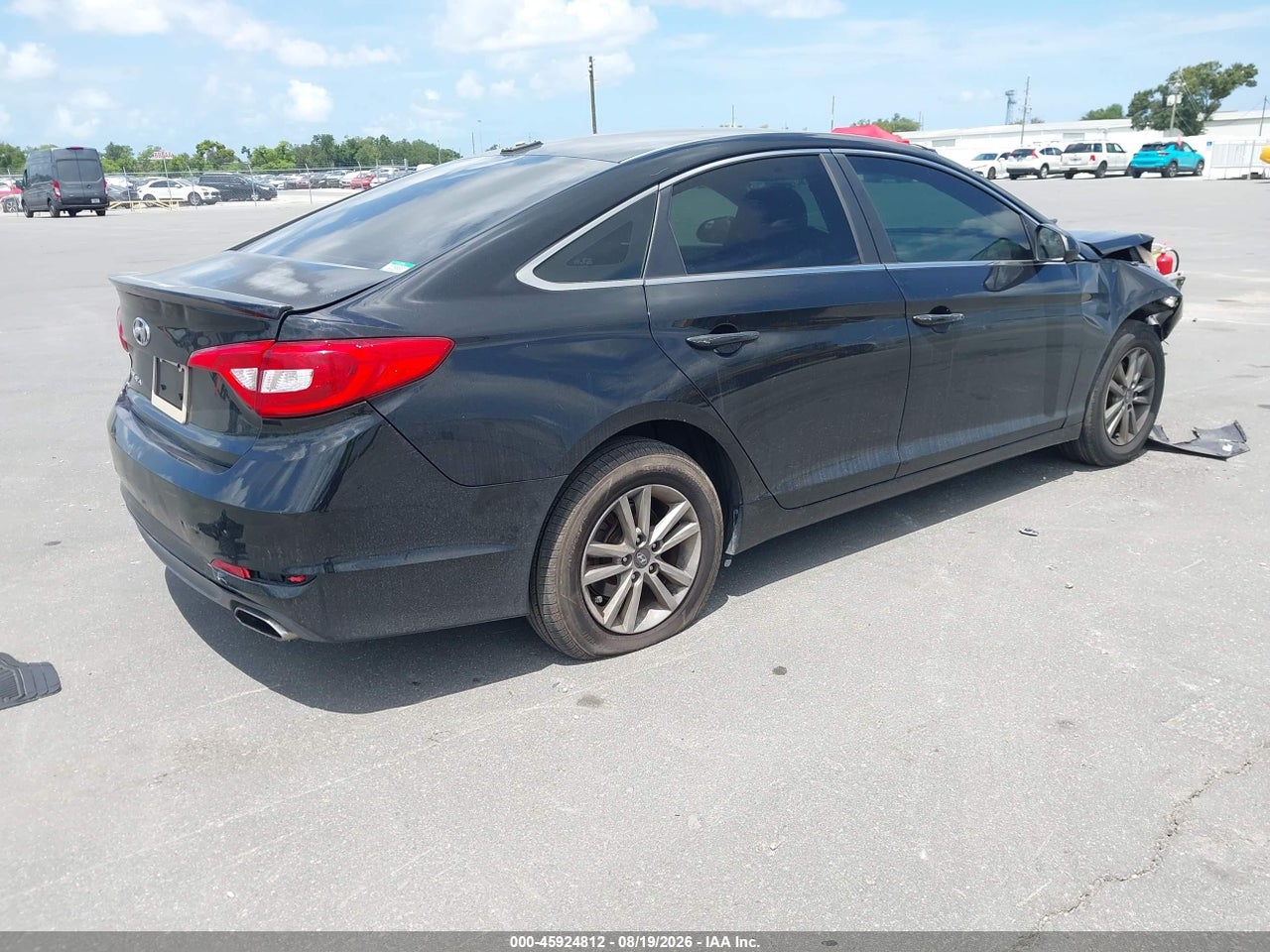 2015 HYUNDAI SONATA SE · 4/11