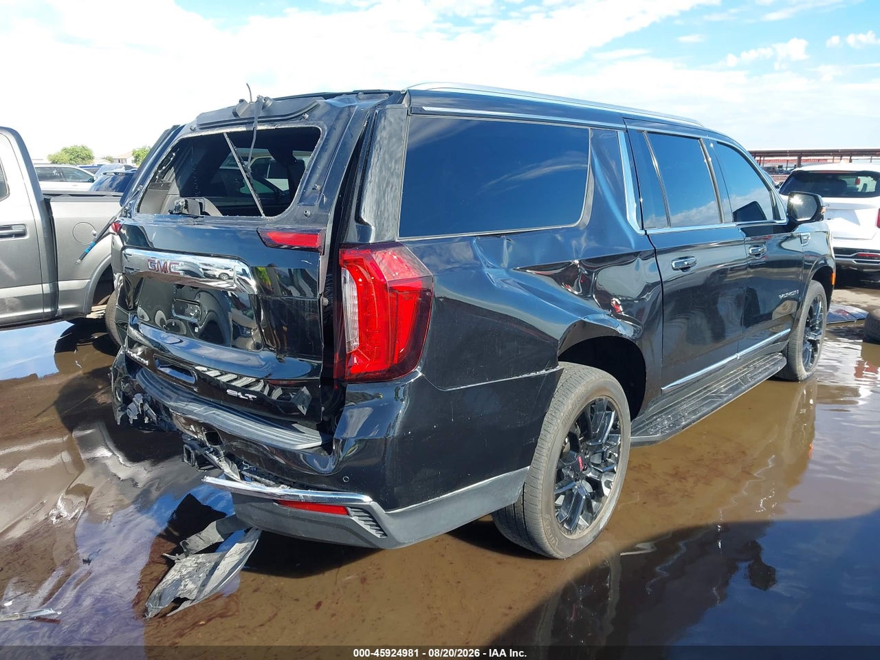 2023 GMC YUKON XL 4WD SLT · 4/11