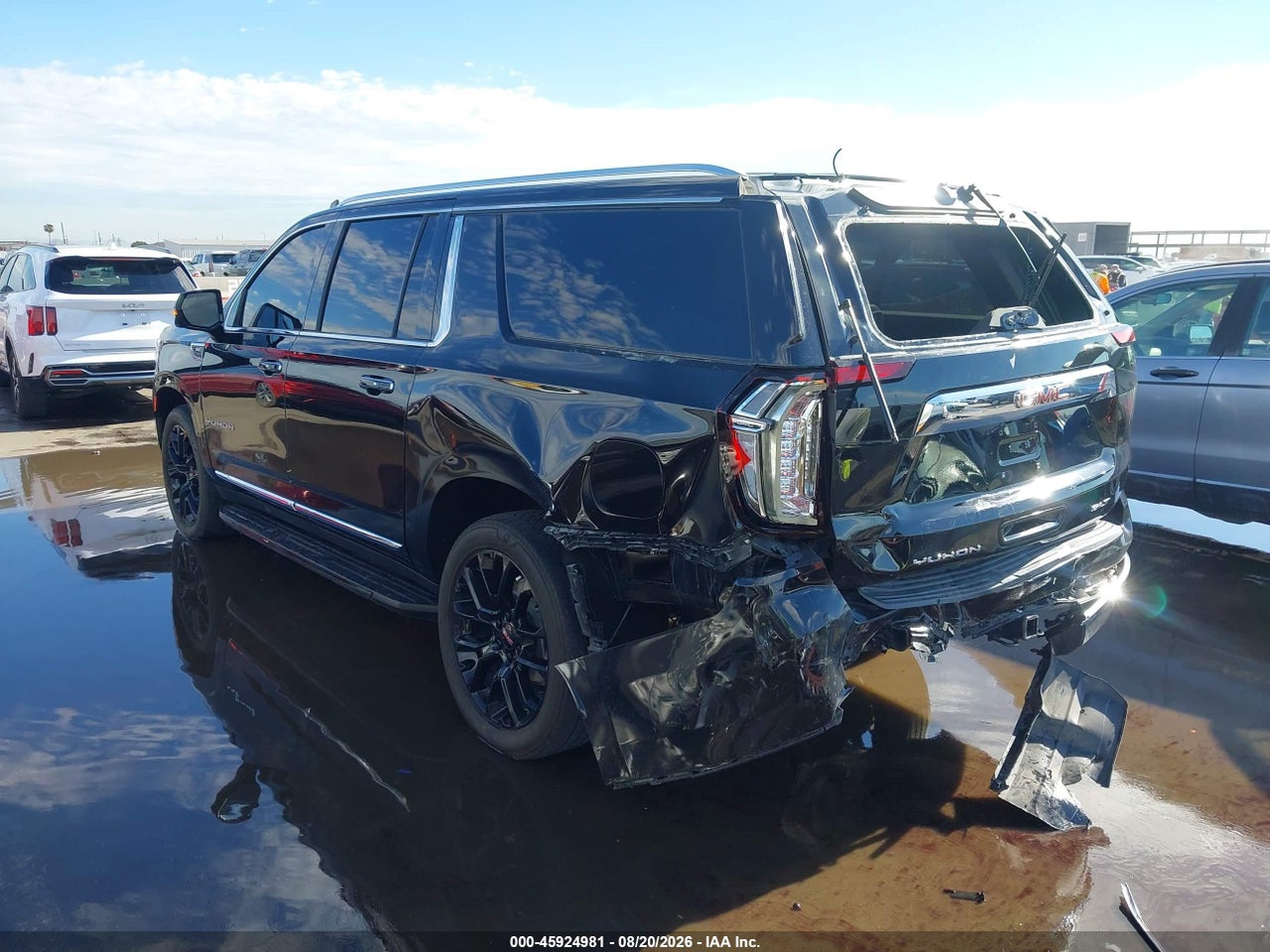 2023 GMC YUKON XL 4WD SLT · 3/11