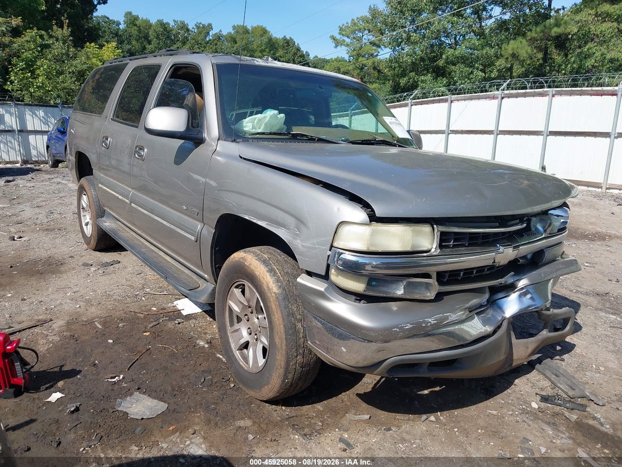 2000 CHEVROLET SUBURBAN 1500 LT