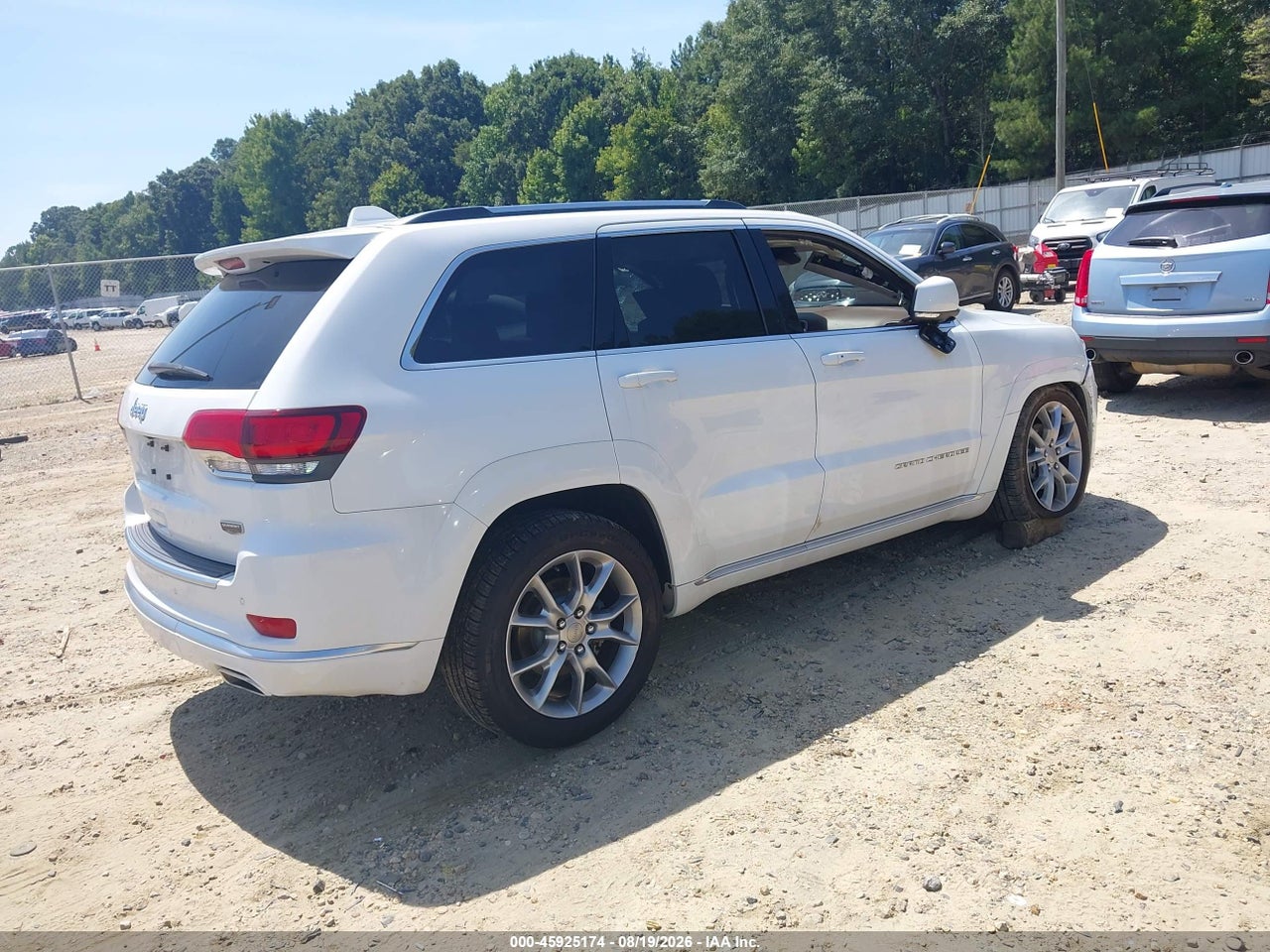 2016 JEEP GRAND CHEROKEE SUMMIT · 4/11