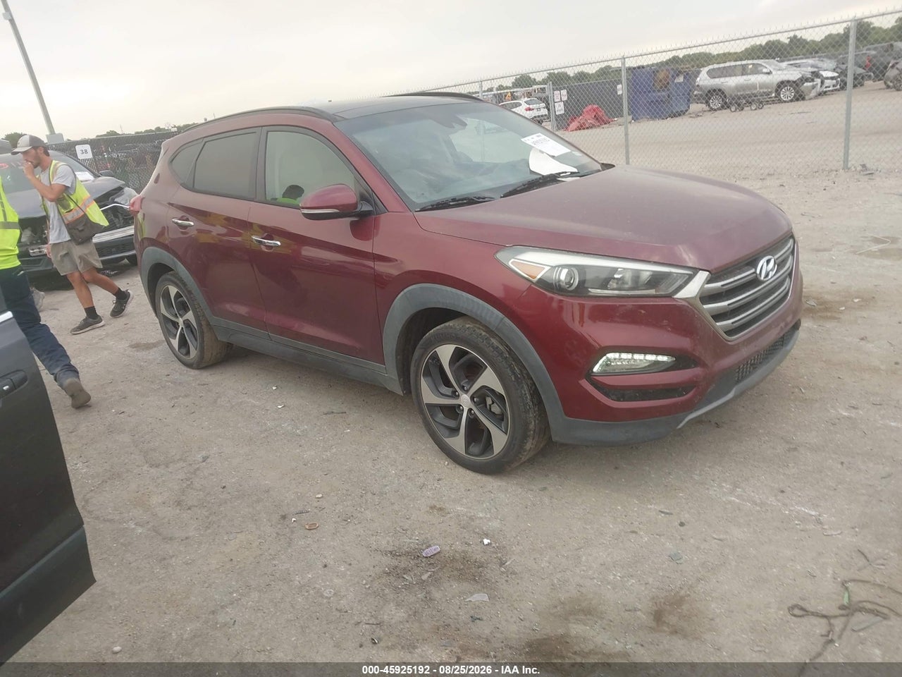 KM8J3CA24GU****** · 2016 HYUNDAI TUCSON LIMITED