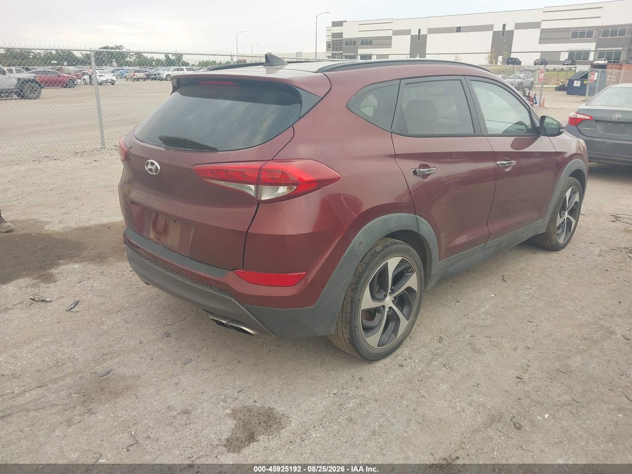 2016 HYUNDAI TUCSON LIMITED · 4/11