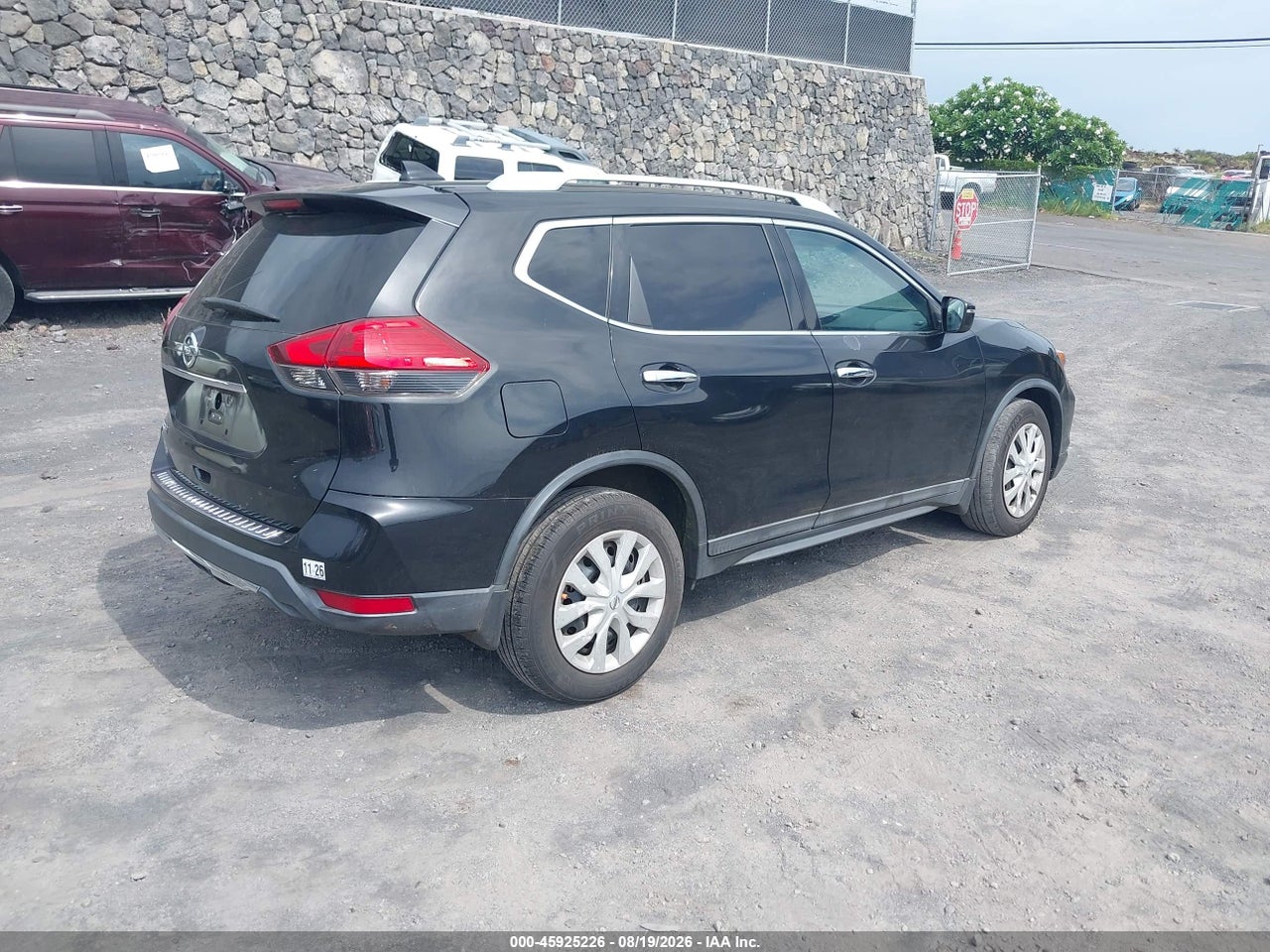 2017 NISSAN ROGUE S · 4/11