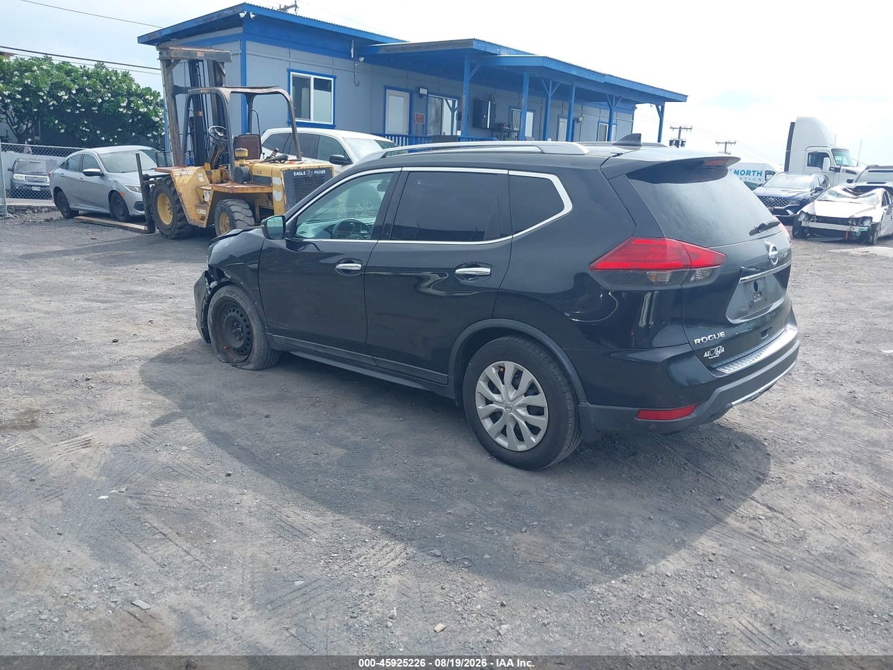 2017 NISSAN ROGUE S · 3/11