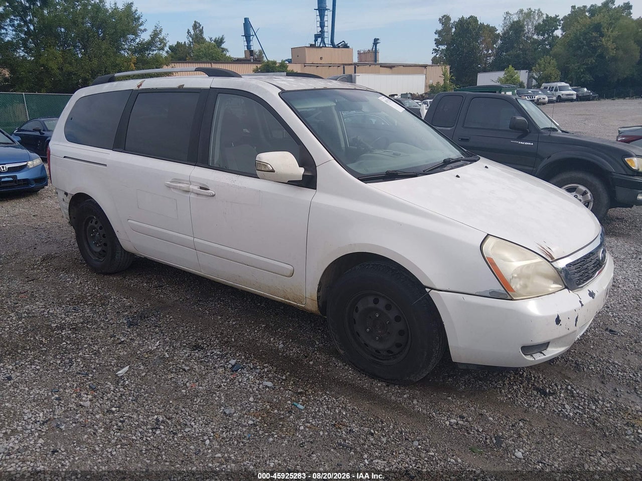 2011 KIA SEDONA LX