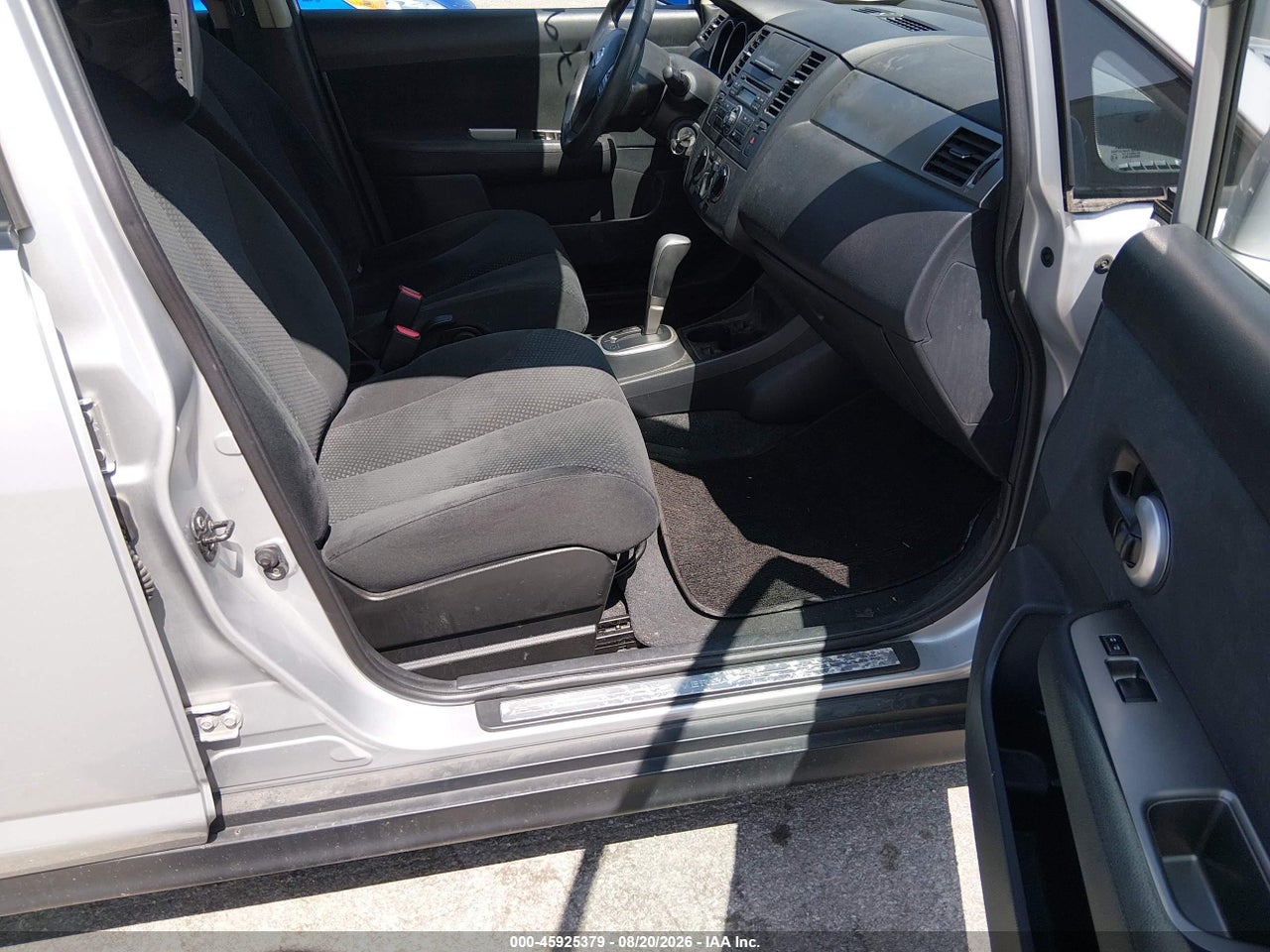 2011 NISSAN VERSA 1.8S · 5/11