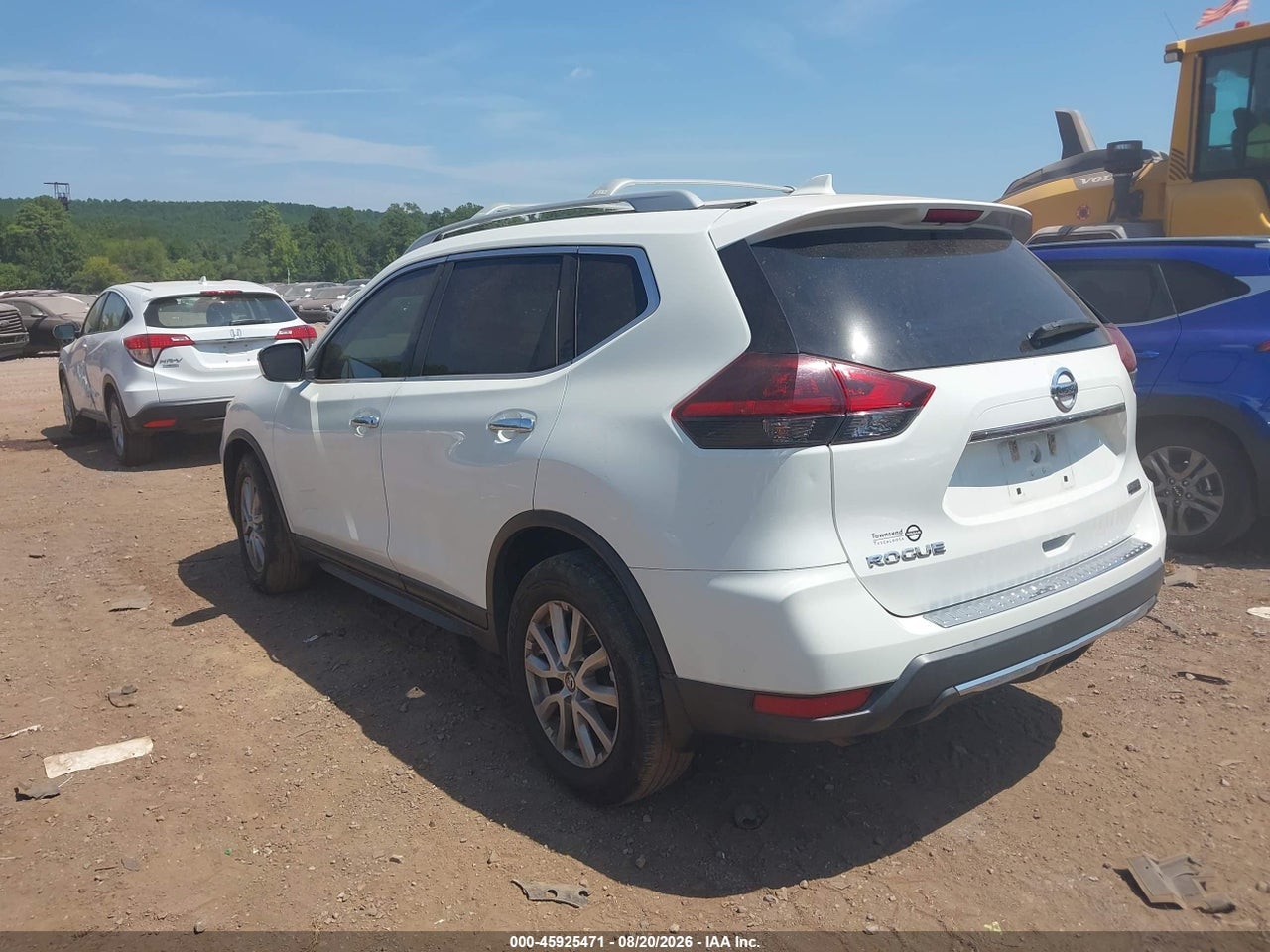 2019 NISSAN ROGUE S · 3/11
