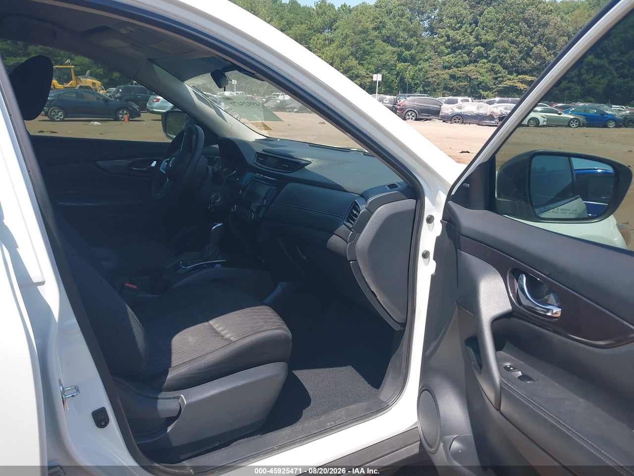 2019 NISSAN ROGUE S · 5/11