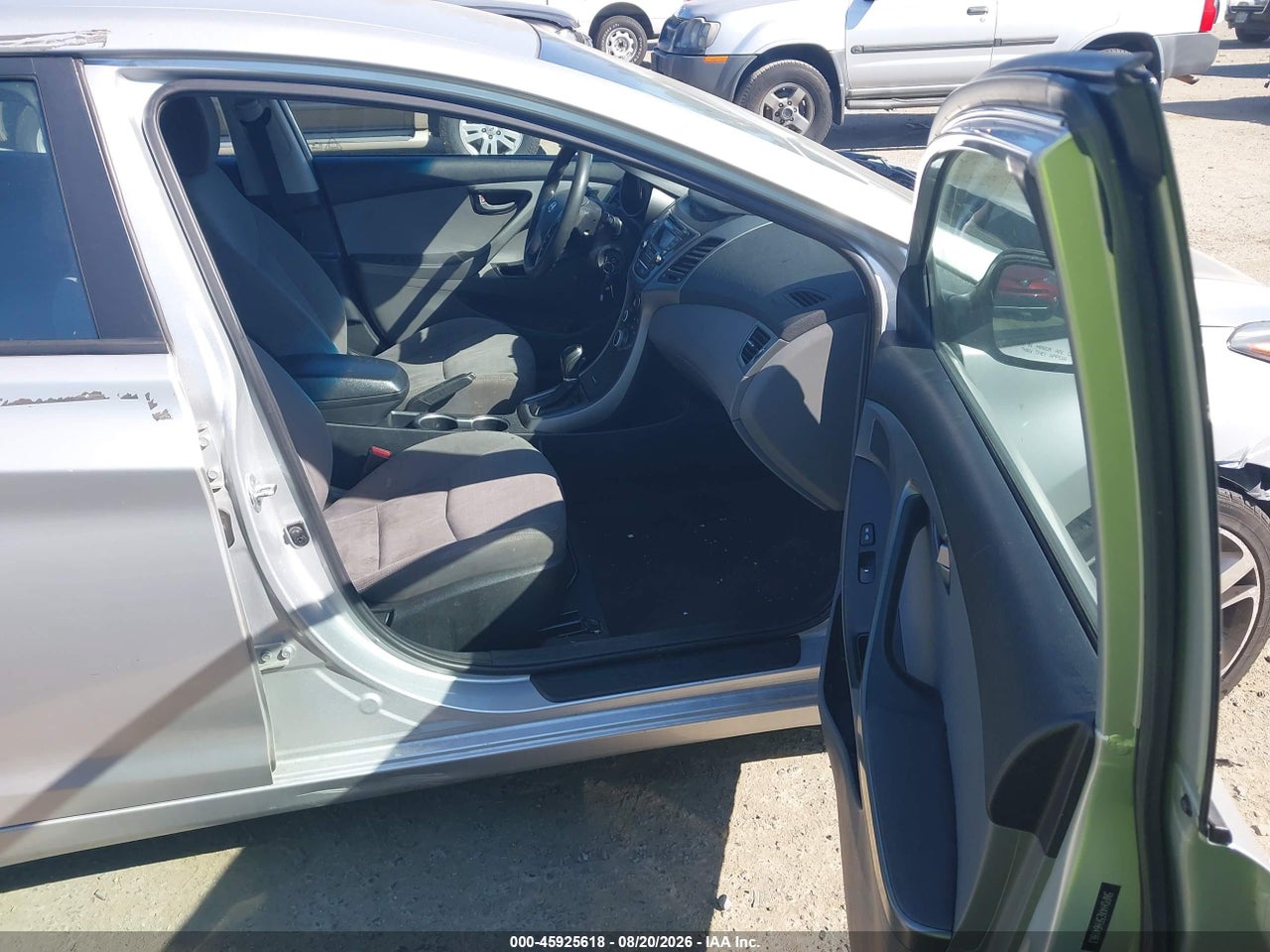 2015 HYUNDAI ELANTRA SE · 5/11