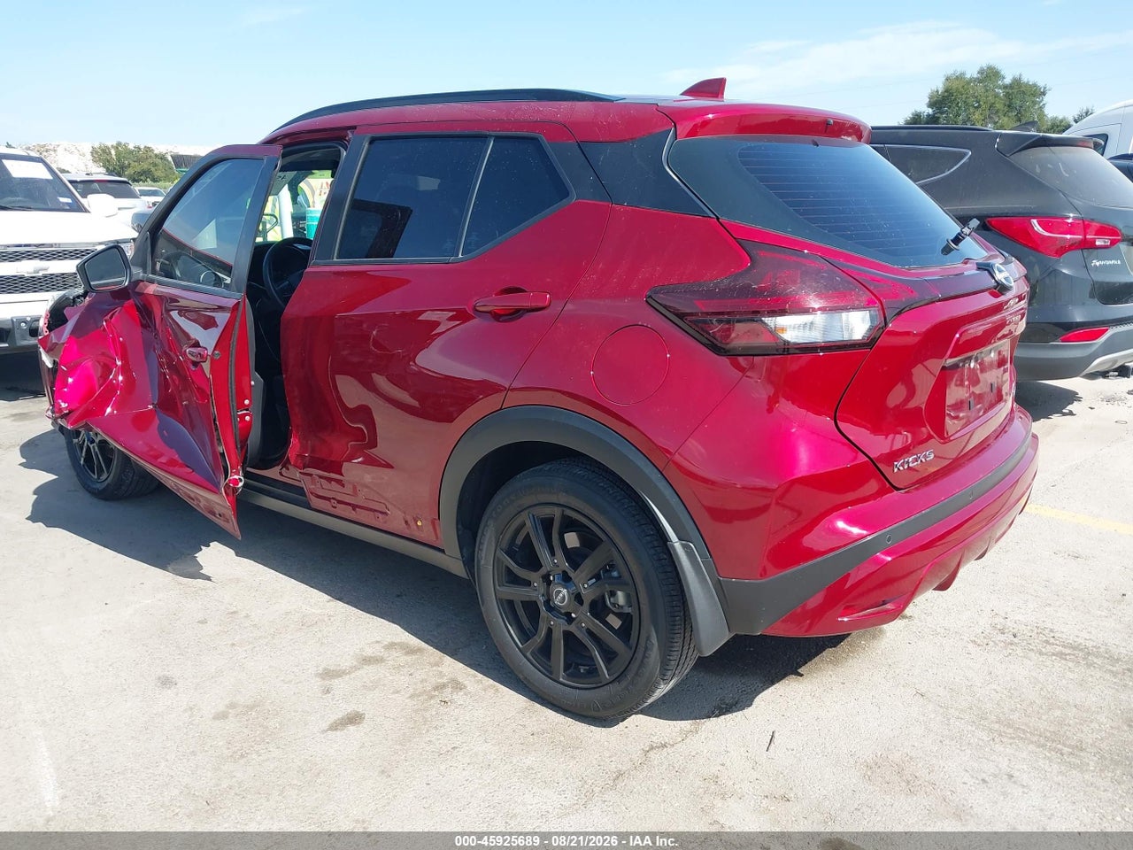 2023 NISSAN KICKS SR XTRONIC CVT · 3/11