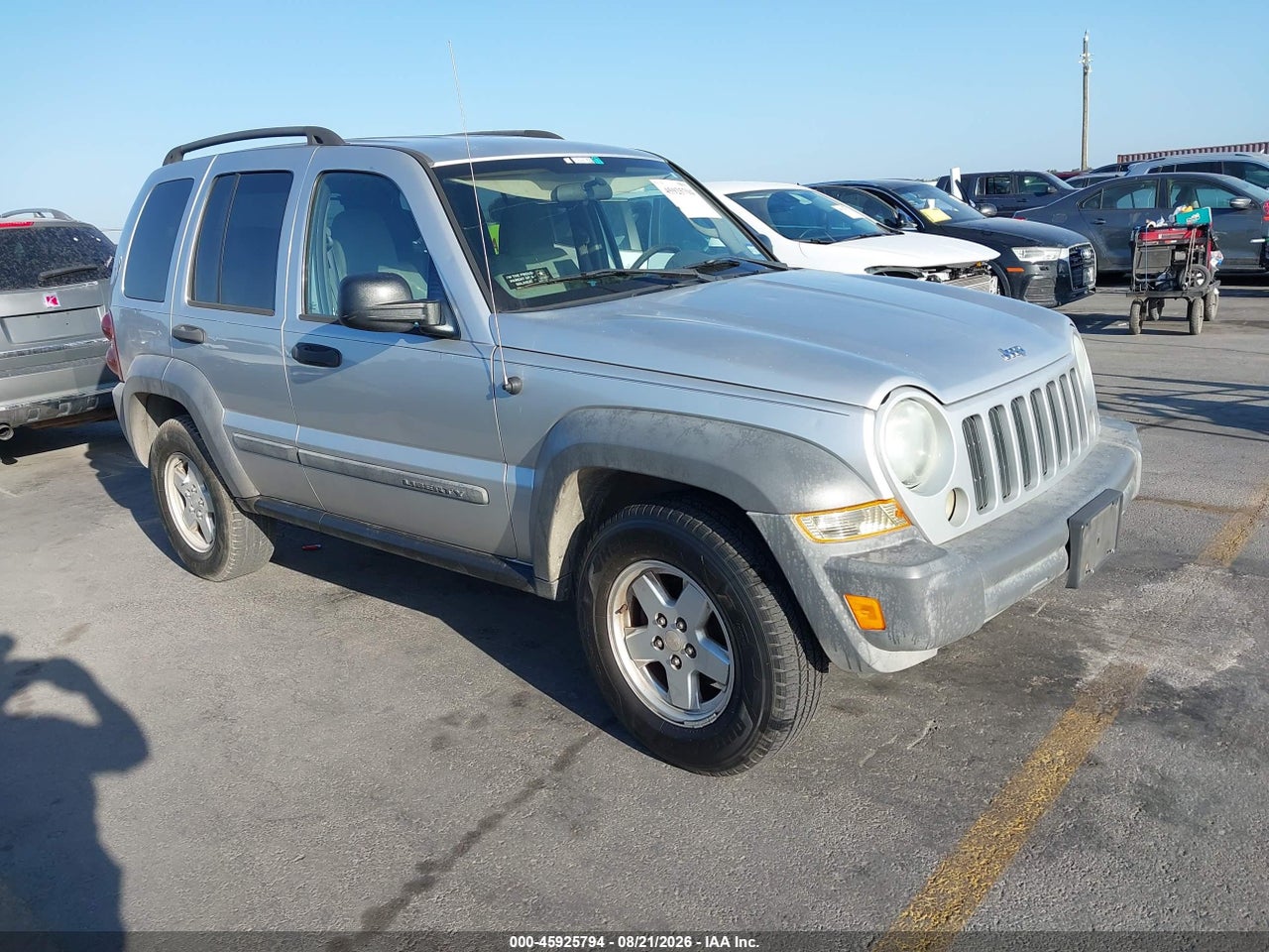 1J4GK48K85W****** · 2005 JEEP LIBERTY SPORT