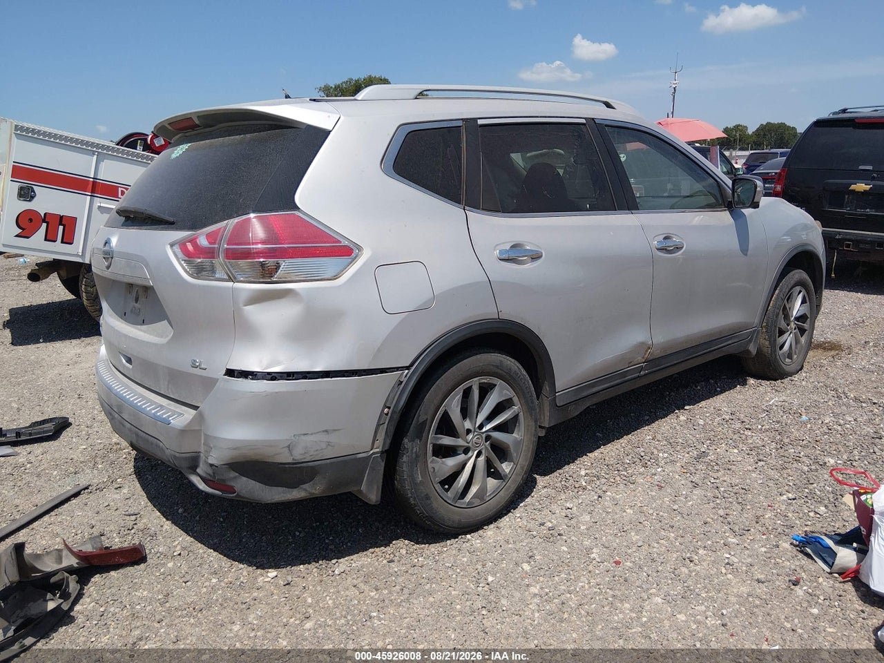 2015 NISSAN ROGUE SL · 4/11