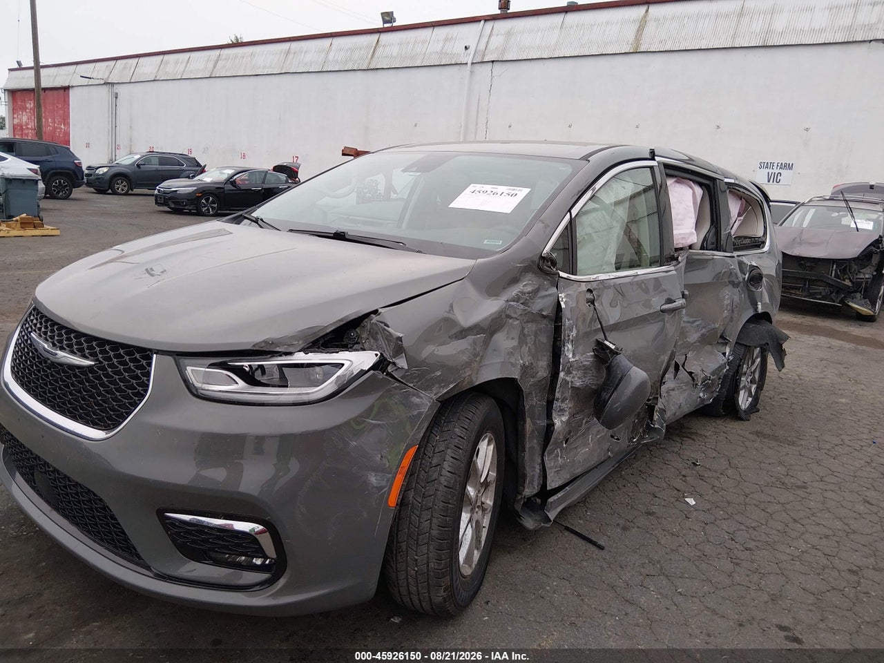 2023 CHRYSLER PACIFICA TOURING L · 6/10