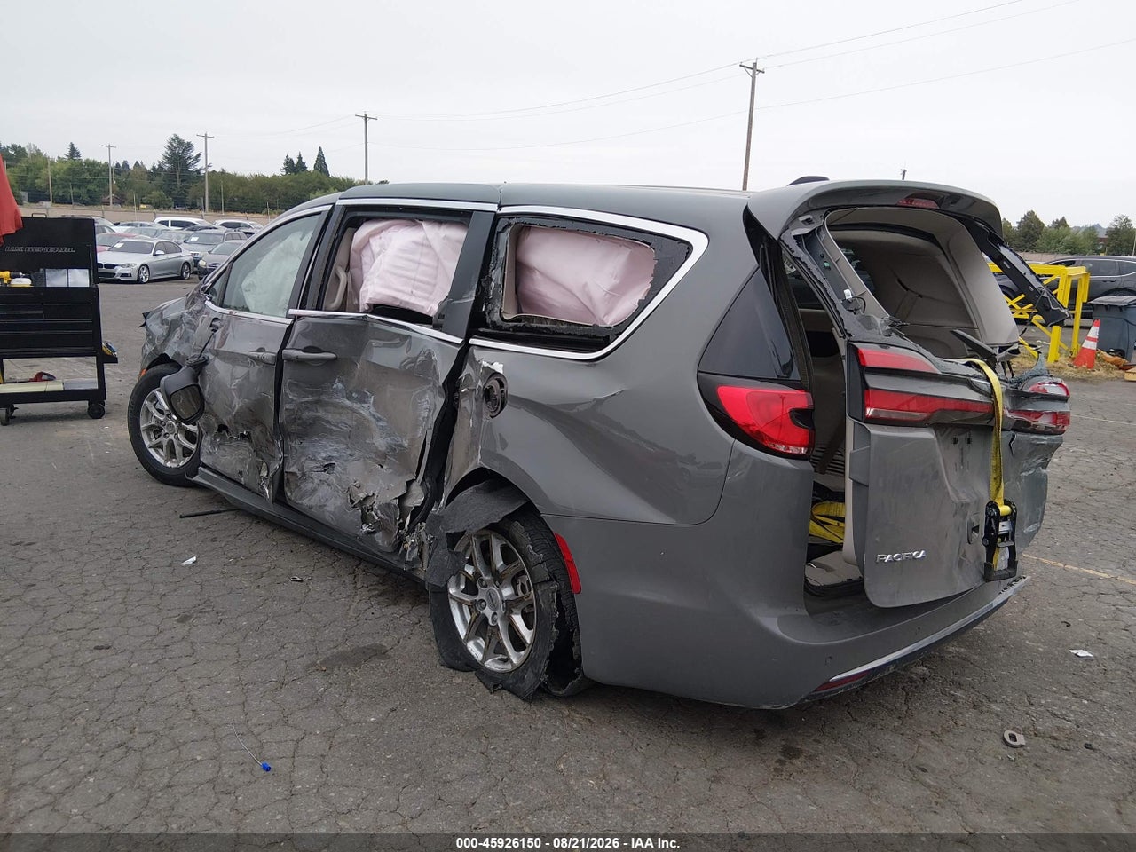 2023 CHRYSLER PACIFICA TOURING L · 3/10