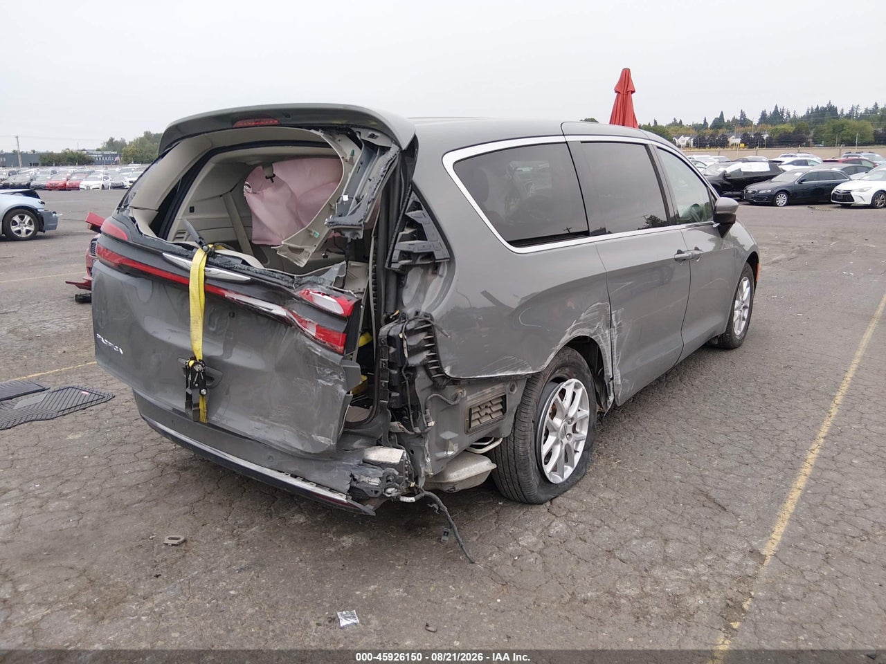 2023 CHRYSLER PACIFICA TOURING L · 4/10