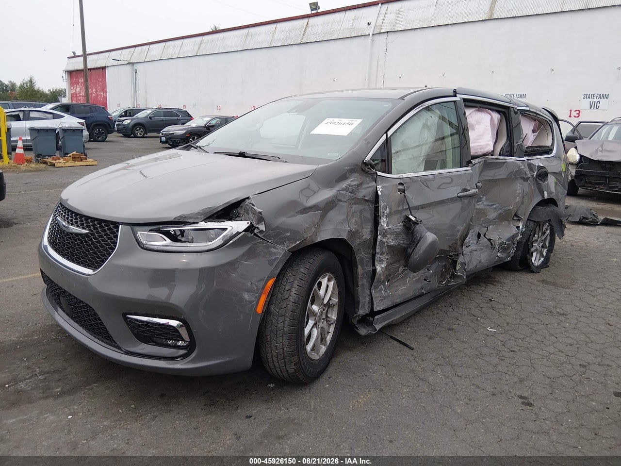 2023 CHRYSLER PACIFICA TOURING L · 2/10