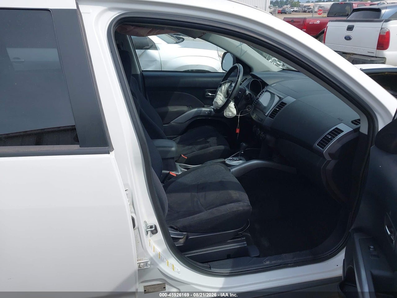 2009 MITSUBISHI OUTLANDER ES · 5/10