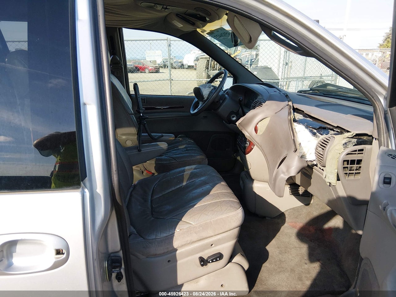 2000 CHRYSLER TOWN &amp; COUNTRY LIMITED · 5/10