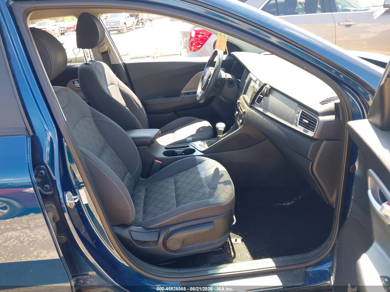 2017 KIA NIRO LX · 5/11