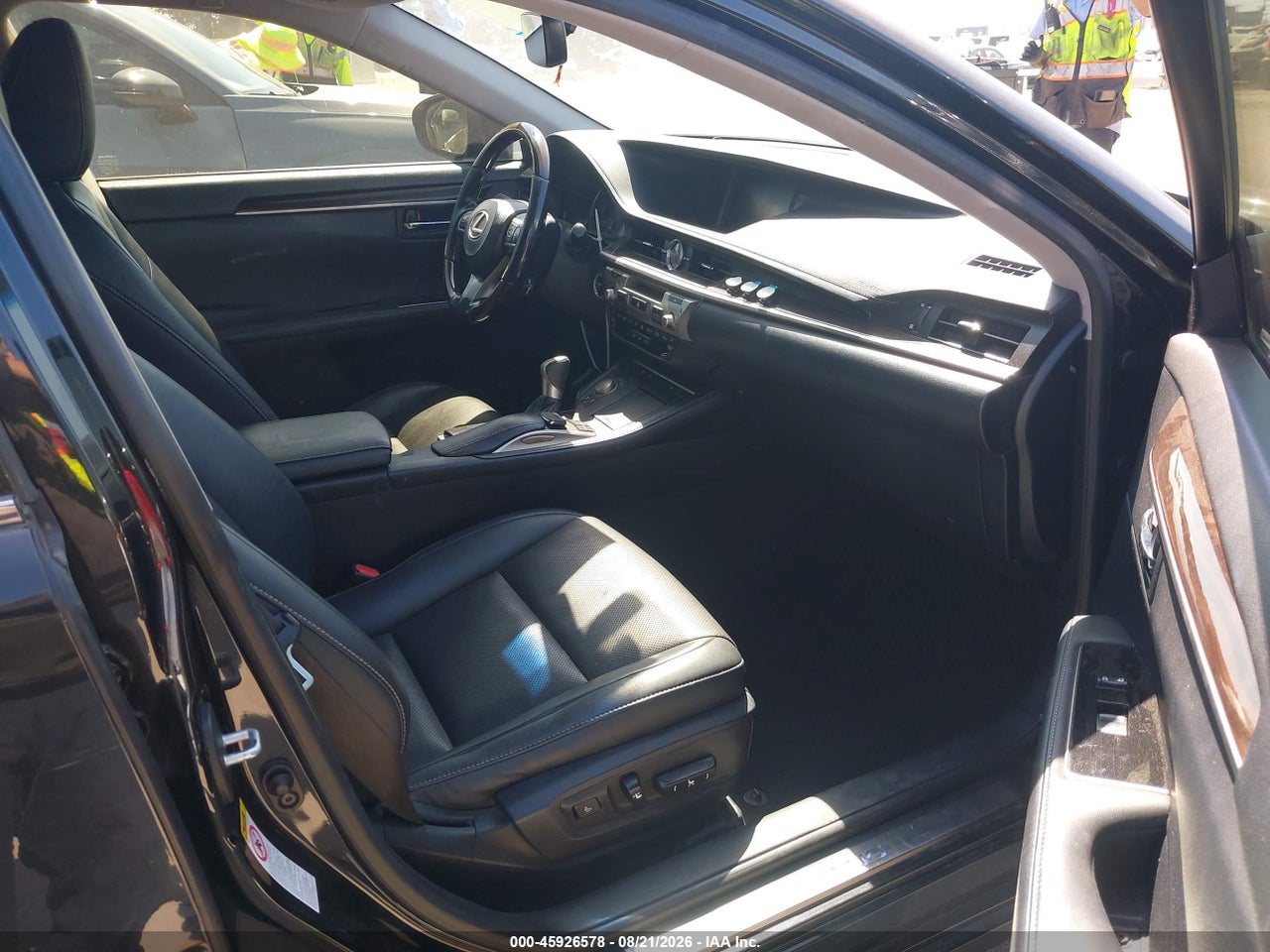 2016 LEXUS ES 300H · 5/11