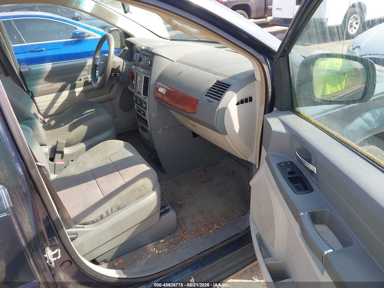 2009 CHRYSLER TOWN &amp; COUNTRY LX · 5/11