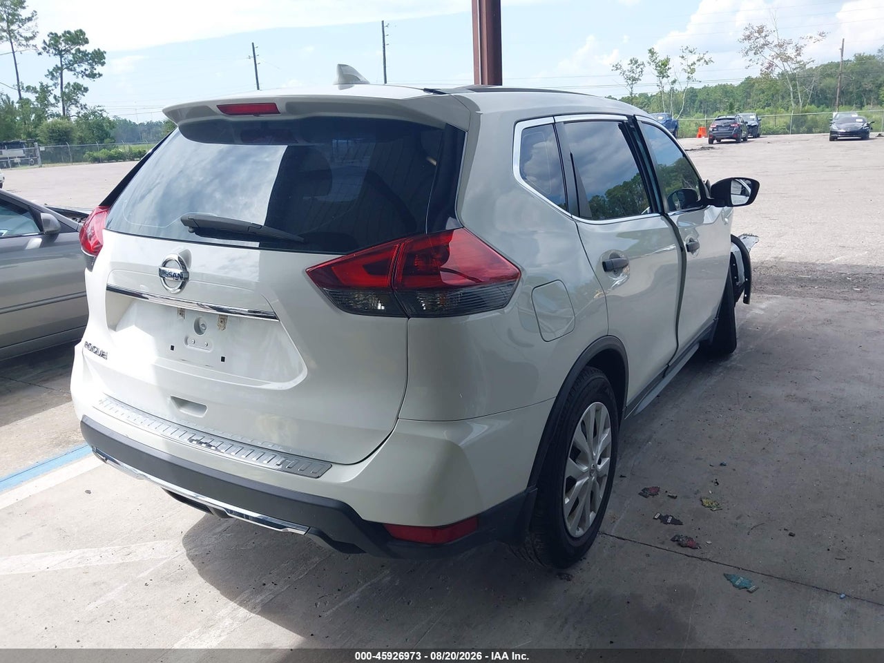 2018 NISSAN ROGUE S · 4/10