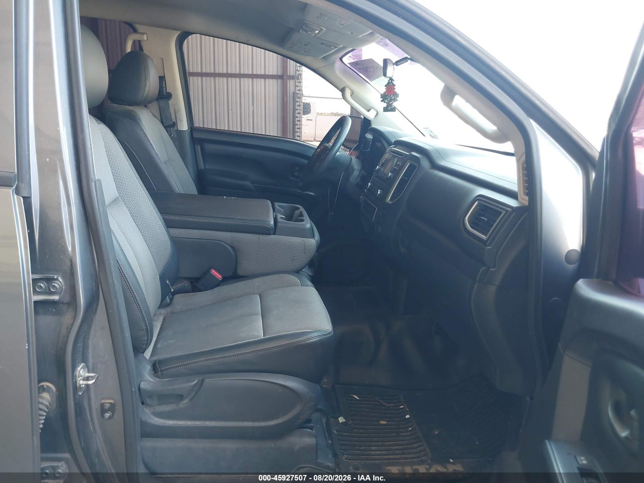 2017 NISSAN TITAN S · 5/11