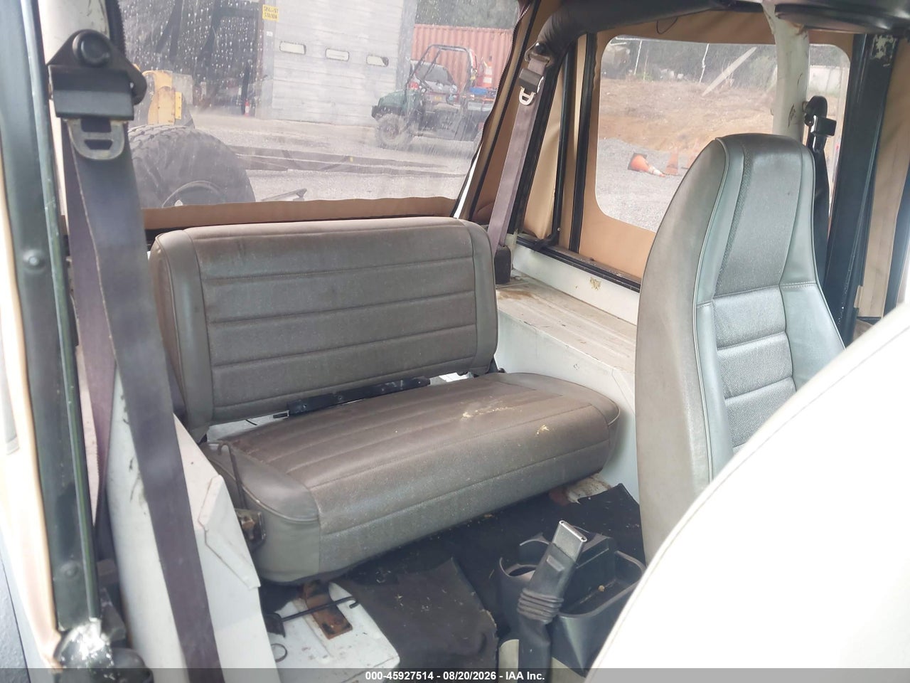 2J4FY19P1NJ****** · 1992 JEEP WRANGLER / YJ S · 8/11