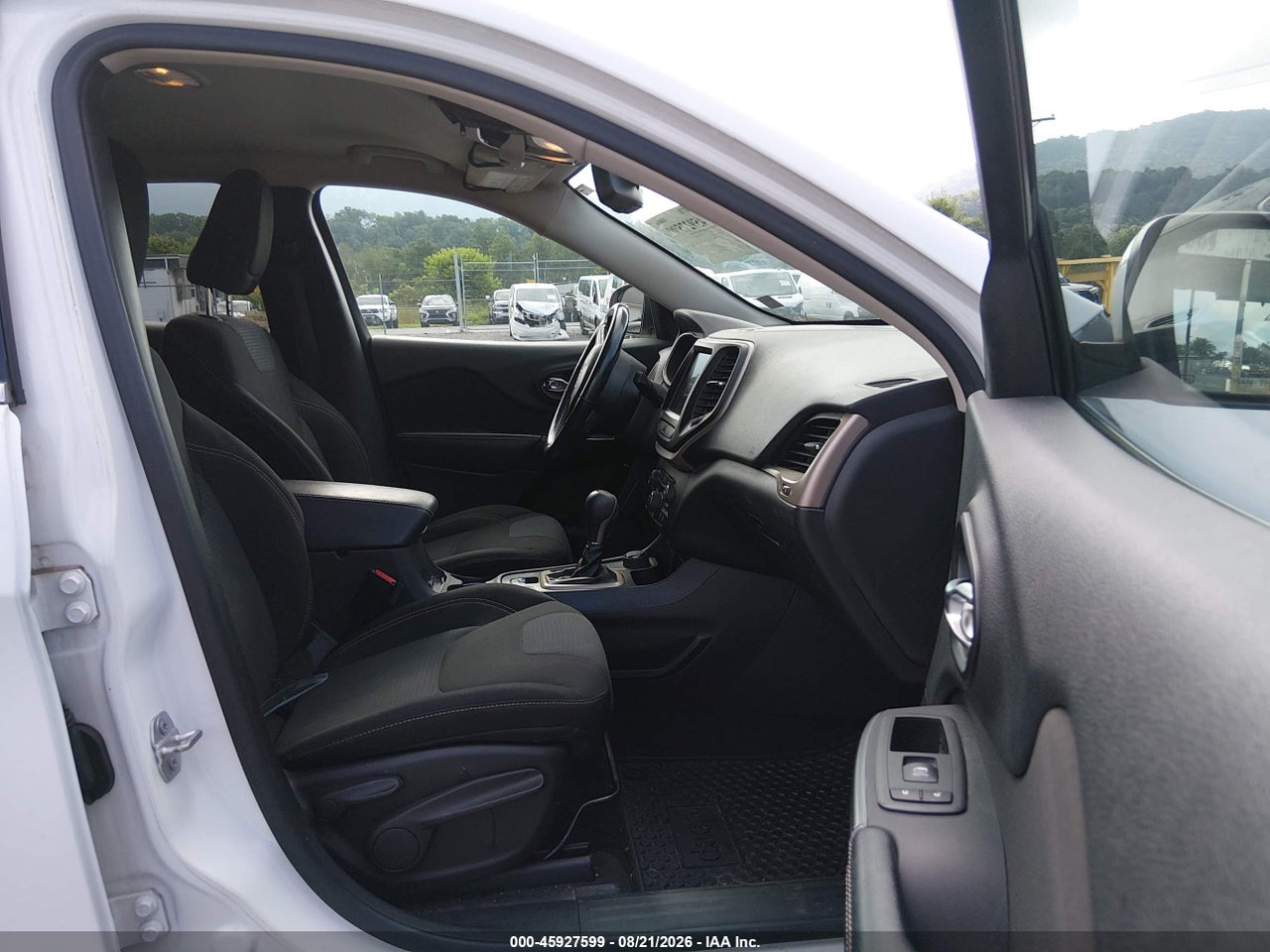 2015 JEEP CHEROKEE LATITUDE · 5/10