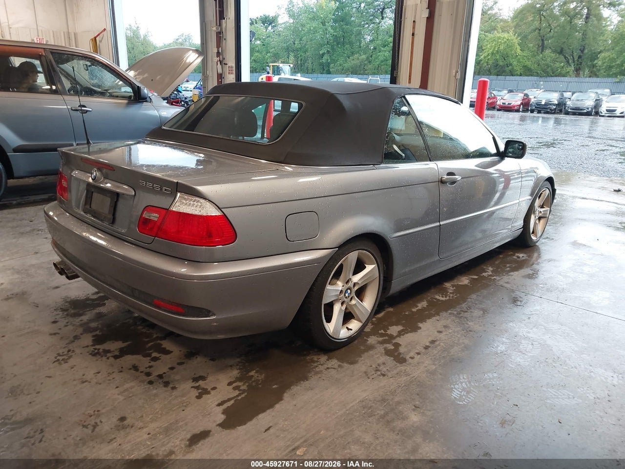 2004 BMW 325CI   · 4/11