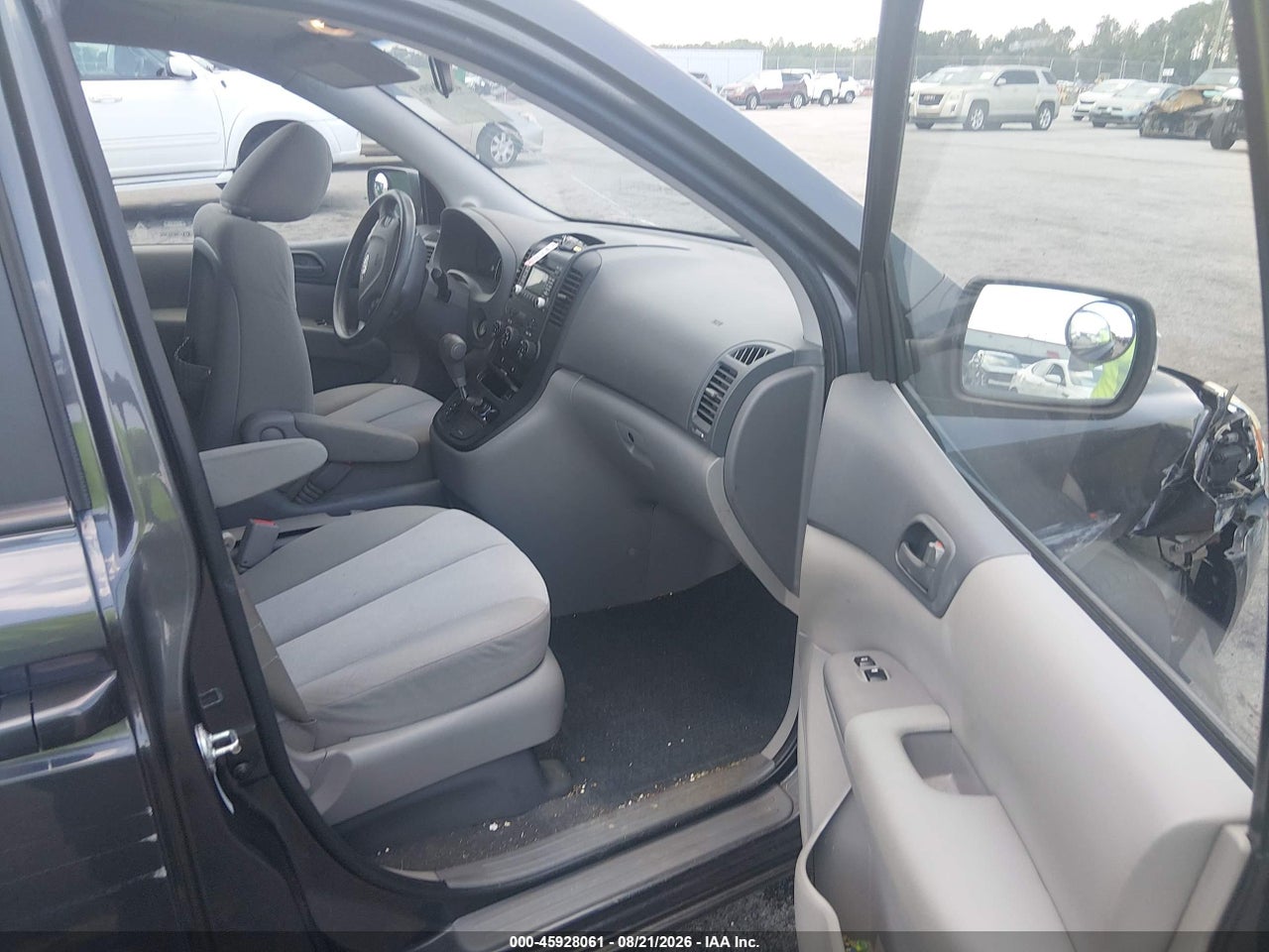 2012 KIA SEDONA LX · 5/11