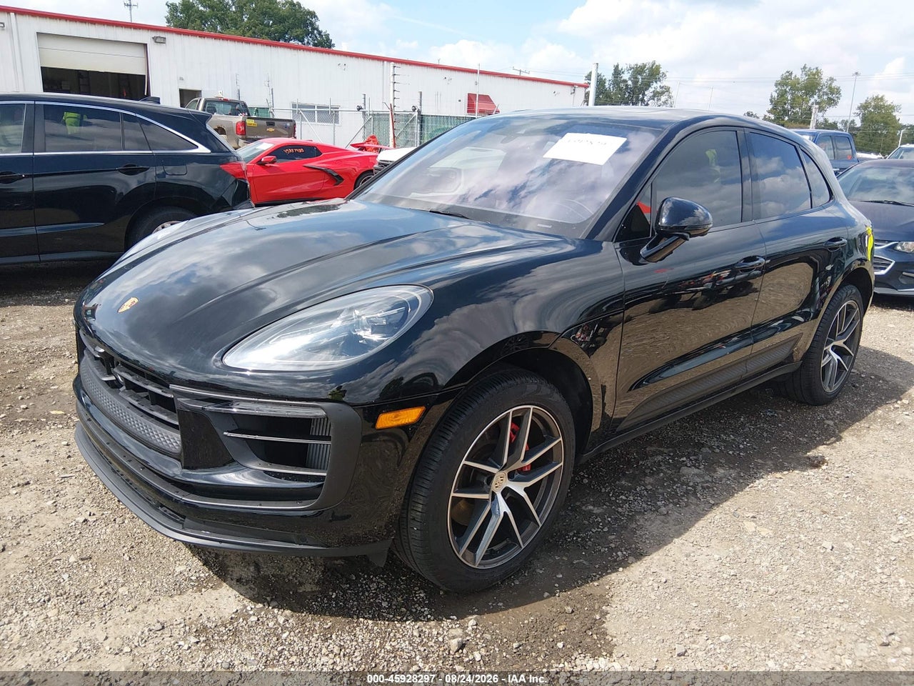 2025 PORSCHE MACAN S · 2/11