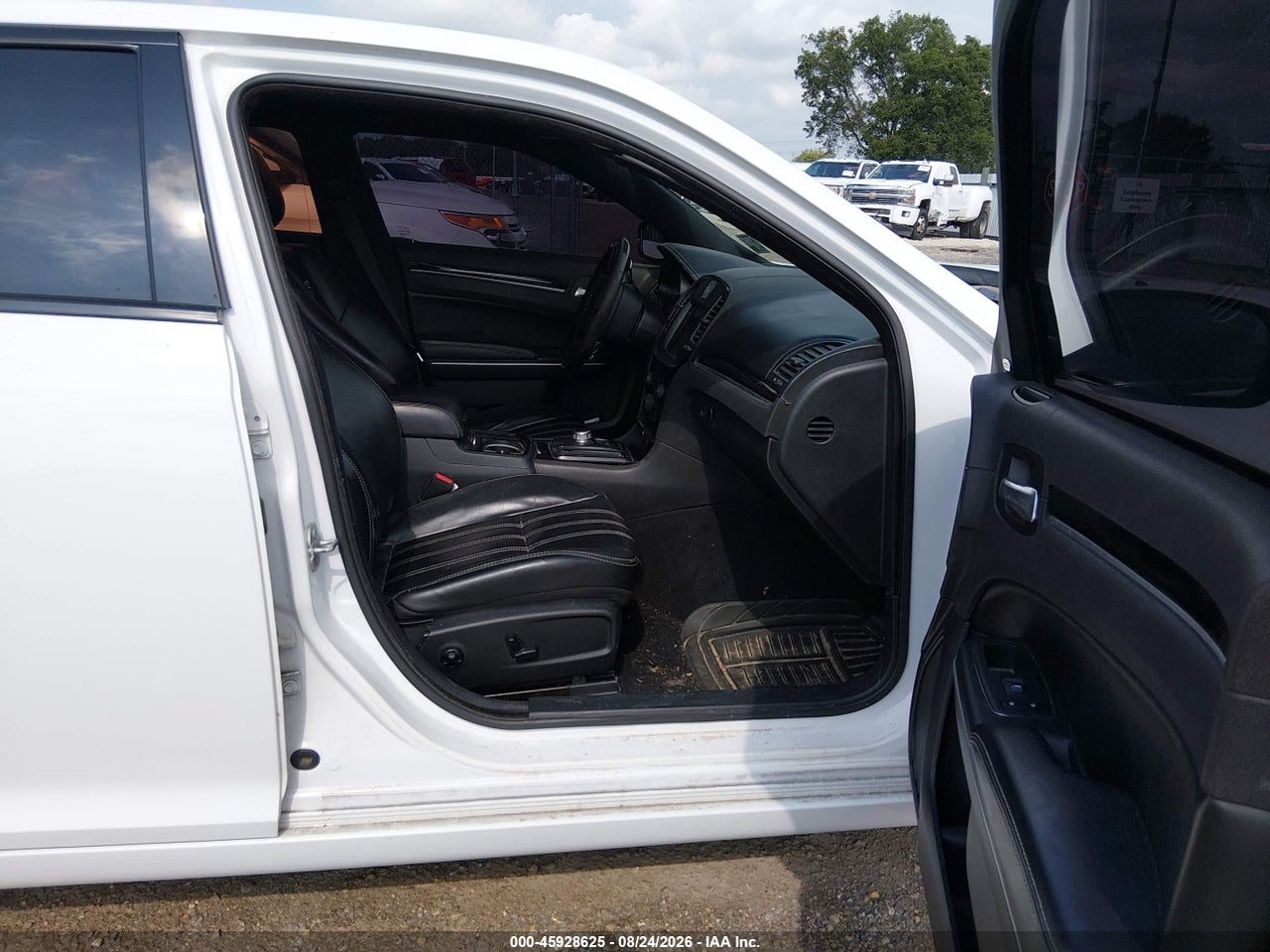 2020 CHRYSLER 300 300S AWD · 5/11
