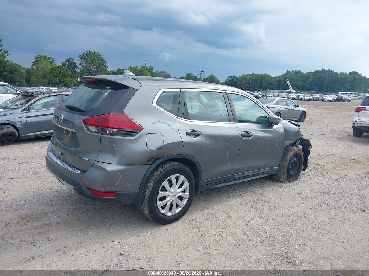2019 NISSAN ROGUE S · 4/11