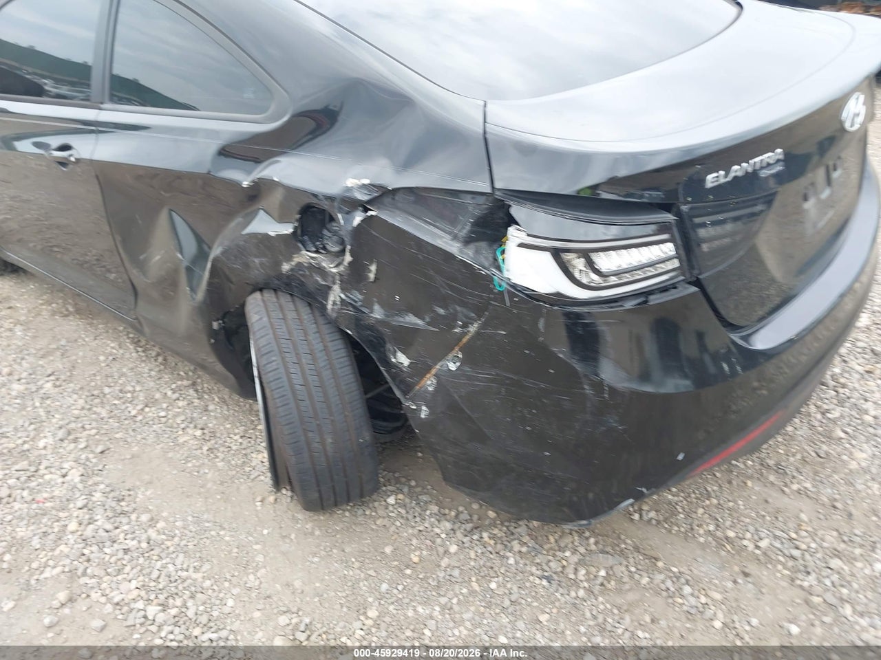 2013 HYUNDAI ELANTRA SE · 6/11