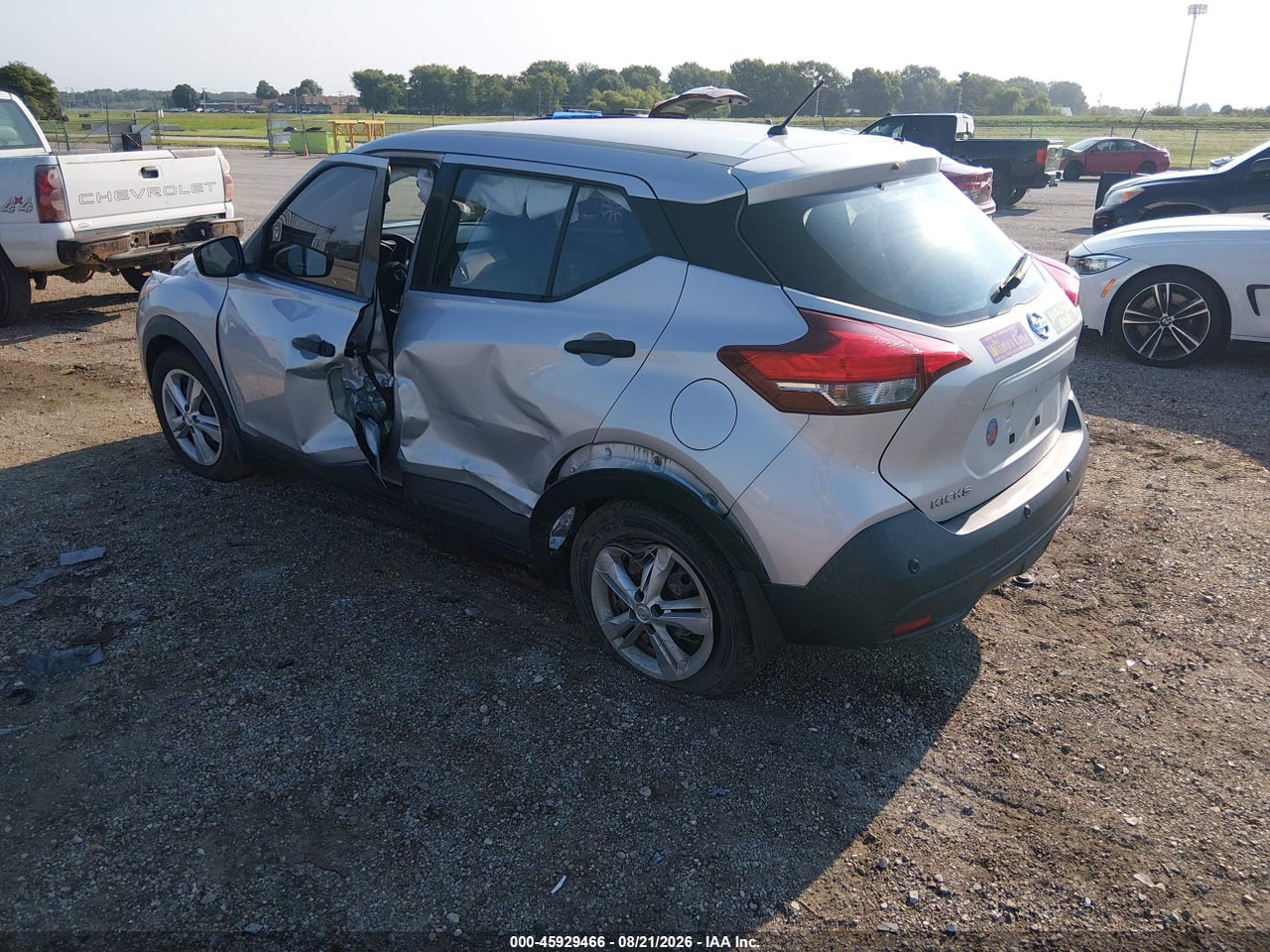 2020 NISSAN KICKS S XTRONIC CVT · 3/10