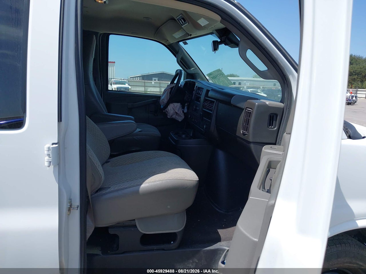 2025 CHEVROLET EXPRESS PASSENGER RWD 3500 EXTENDED WHEELBASE LT · 5/11