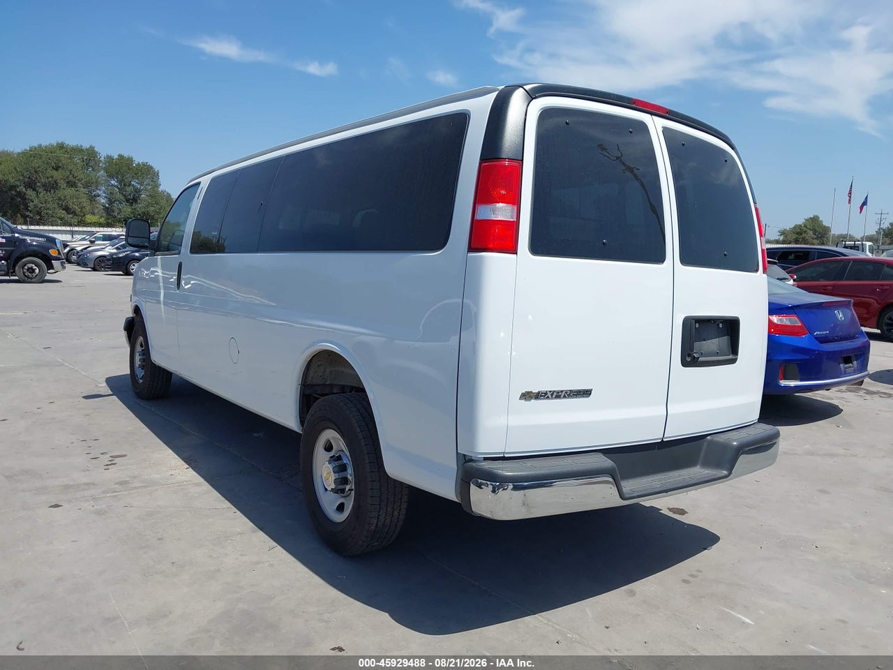 2025 CHEVROLET EXPRESS PASSENGER RWD 3500 EXTENDED WHEELBASE LT · 3/11