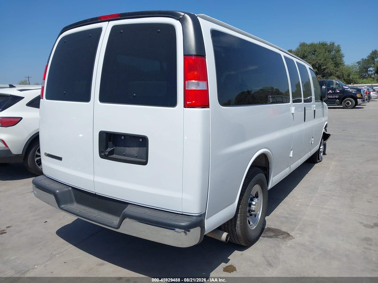 2025 CHEVROLET EXPRESS PASSENGER RWD 3500 EXTENDED WHEELBASE LT · 4/11