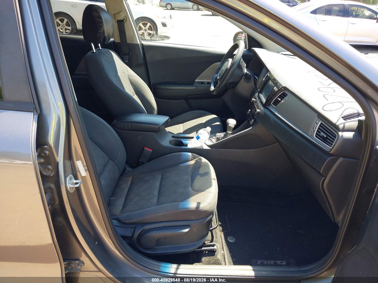 2017 KIA NIRO LX · 5/11