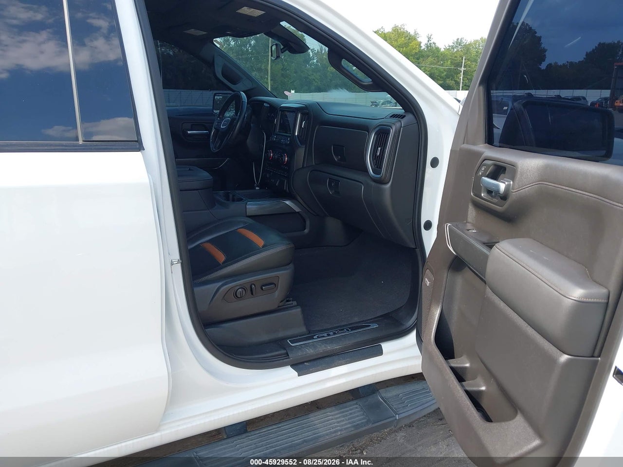 2020 GMC SIERRA 1500 4WD  SHORT BOX AT4 · 5/11