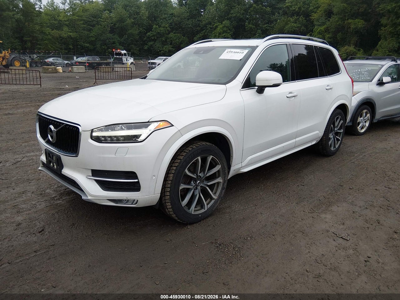 2017 VOLVO XC90 T6 MOMENTUM · 2/11