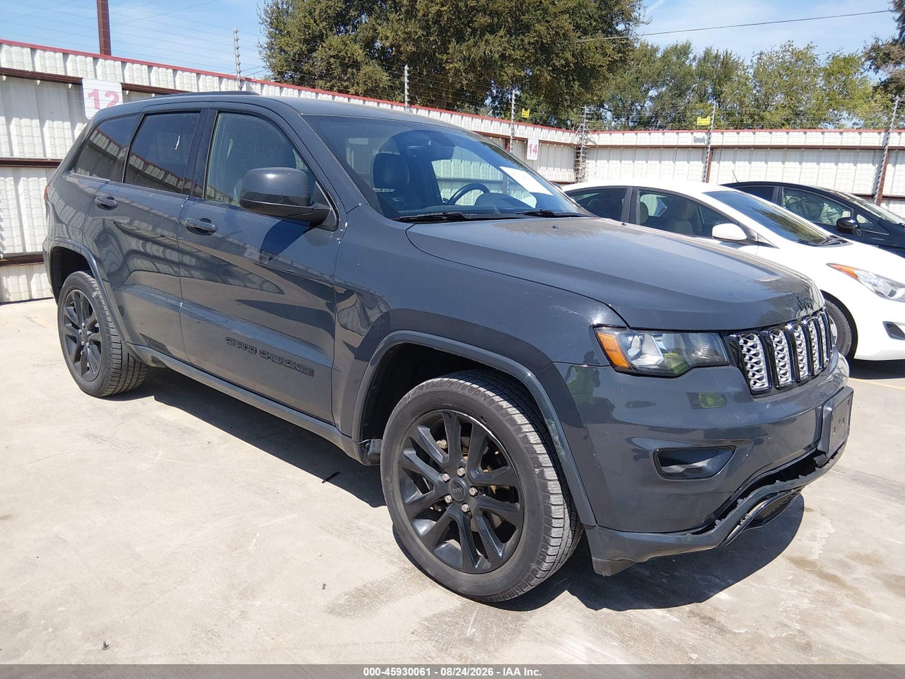 1C4RJEAG9JC****** · 2018 JEEP GRAND CHEROKEE ALTITUDE 4X2