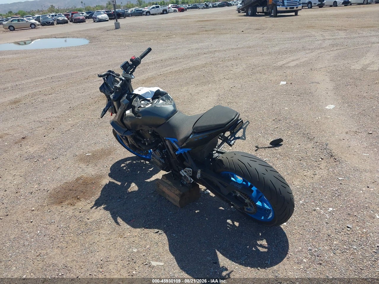 2024 SUZUKI GSX800 R · 3/11