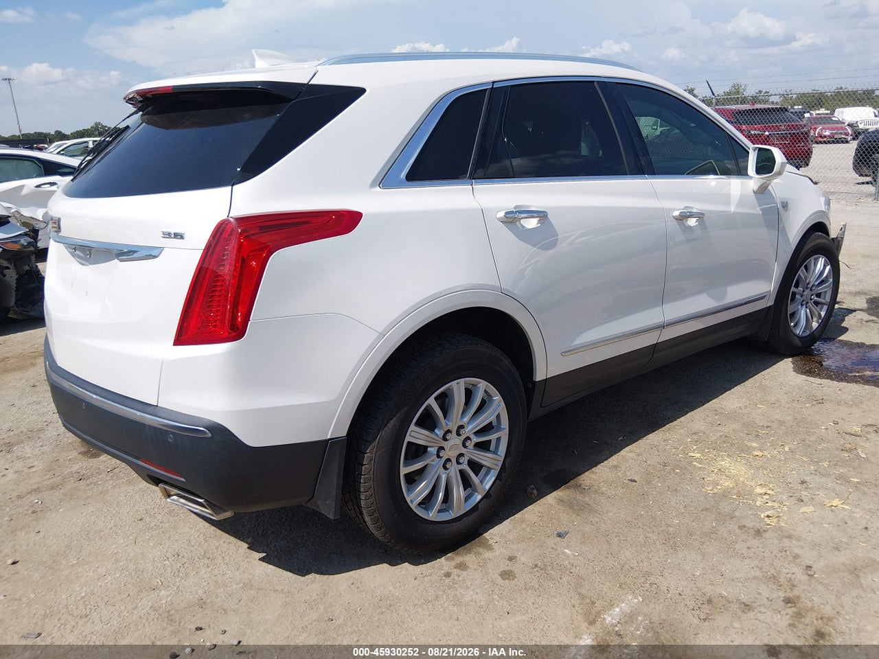 2017 CADILLAC XT5 STANDARD · 4/11