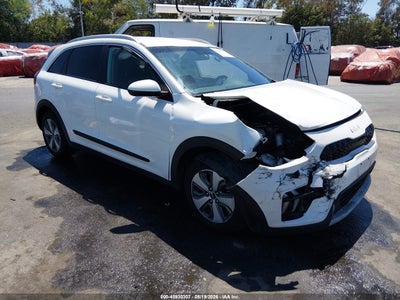 KNDCB3LC9N5****** · 2022 KIA NIRO LX