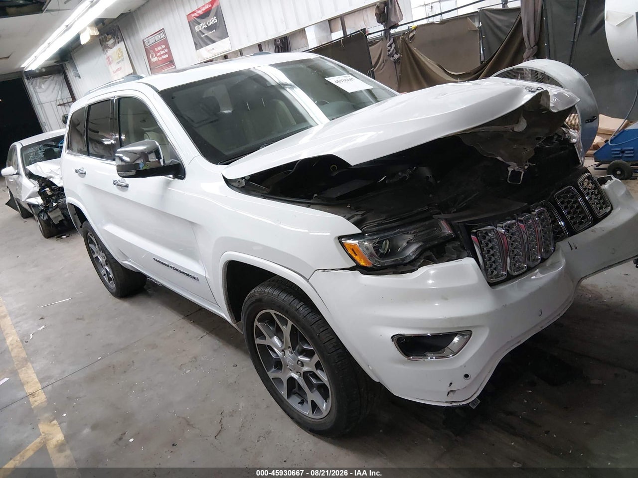 1C4RJFCG3KC****** · 2019 JEEP GRAND CHEROKEE OVERLAND 4X4