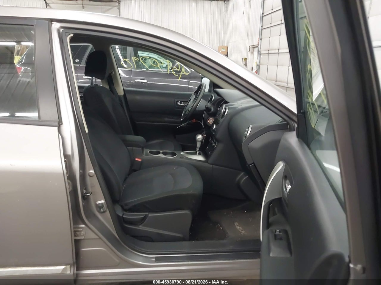 2013 NISSAN ROGUE S · 5/11